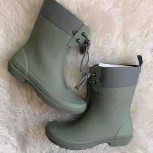 Bogs rainboots mint green, brand new!